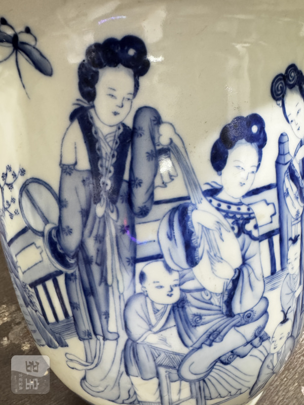 清 青花仕女纹花盆 - 图6